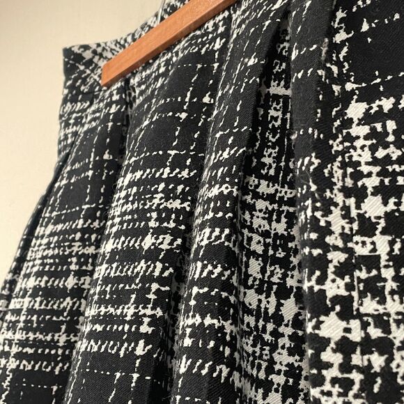 ~~ Banana Republic Sz 8 Black & White Plaid Lined Pleated Circle Mini/Knee Skirt - Picture 6 of 11